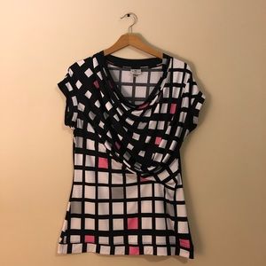 Geometrically designed blouse.